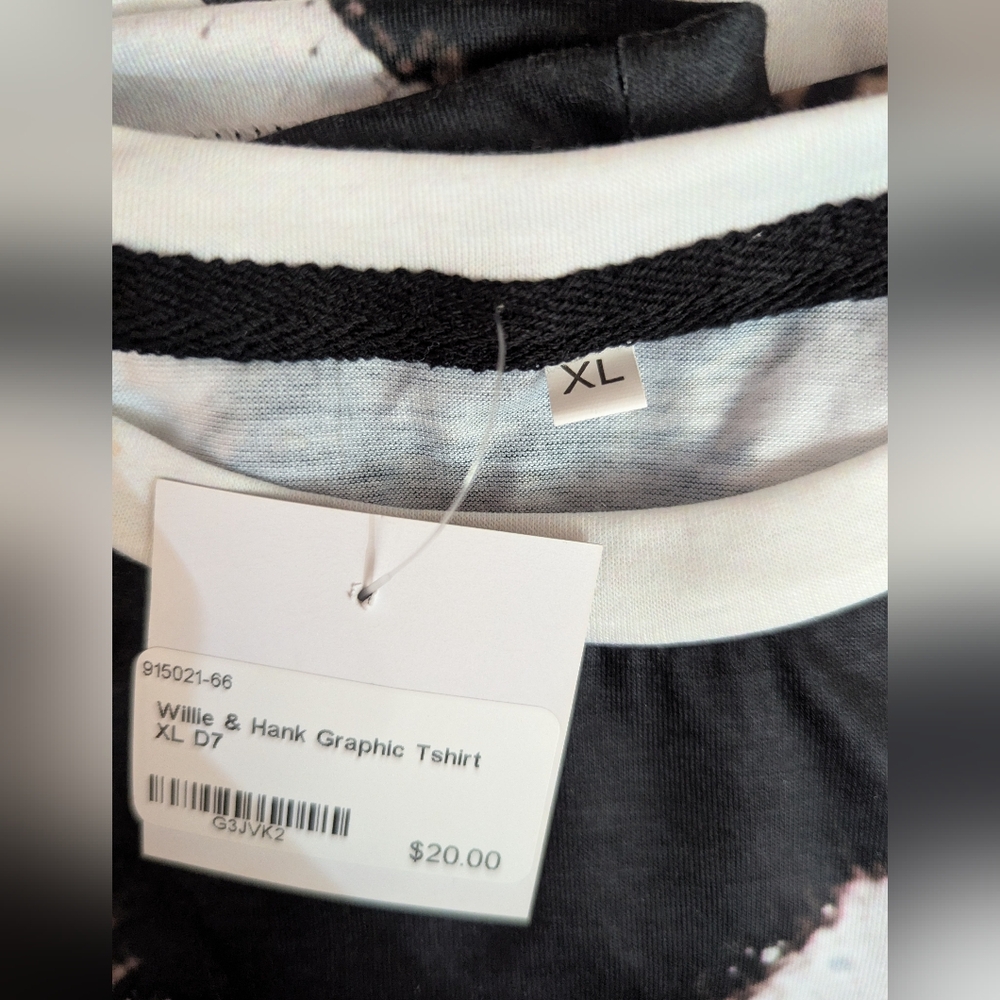 Willie & Hank Graphic Tee New With Tags - Picture 3 of 3